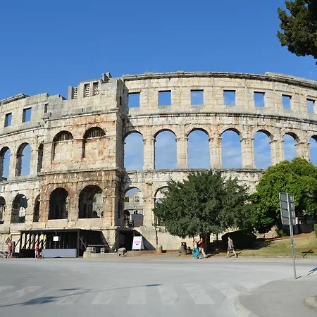 Rosy Pula
